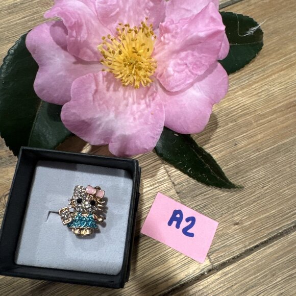 Adorable Hello Kitty Cat Kitten Silvertone Costume Adjustable Ring NEW w Box A2 - Picture 2 of 6